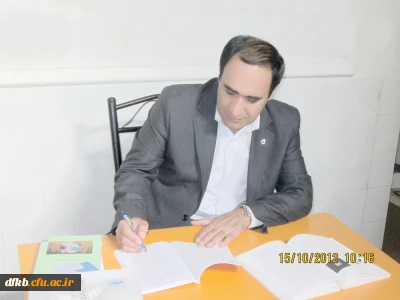 اعطای مدرک دیپلم افتخار به نوسنده کتاب برتر سال 92 استان