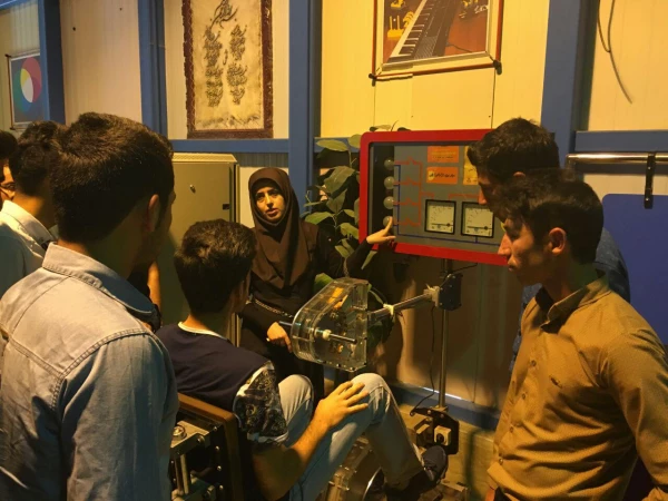 بازدید دانشجویان رشته فیزیک از پارک فناوری اصفهان