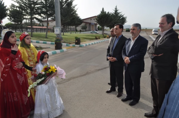 رئیس دانشگاه فرهنگیان کشور در فرودگاه مورد استقبال قرار گرفتند.