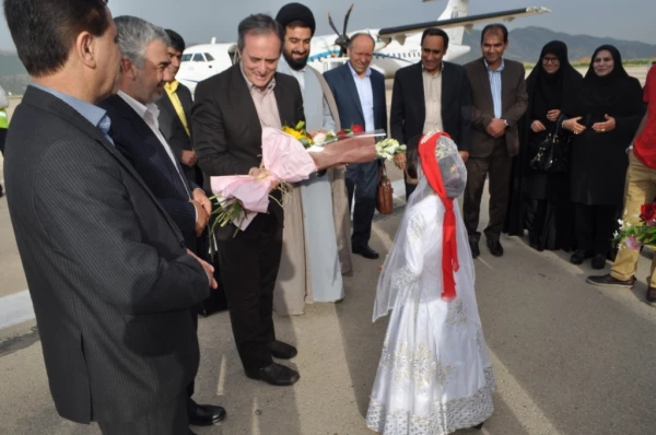 رئیس دانشگاه فرهنگیان کشور در فرودگاه مورد استقبال قرار گرفتند.