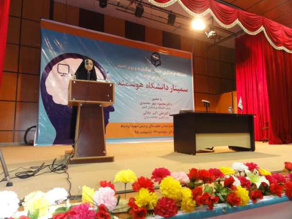 دیدار صمیمانه دکتر مهرمحمدی با دانشجویان