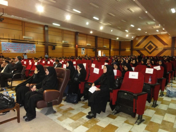 دیدار صمیمانه دکتر مهرمحمدی با دانشجویان