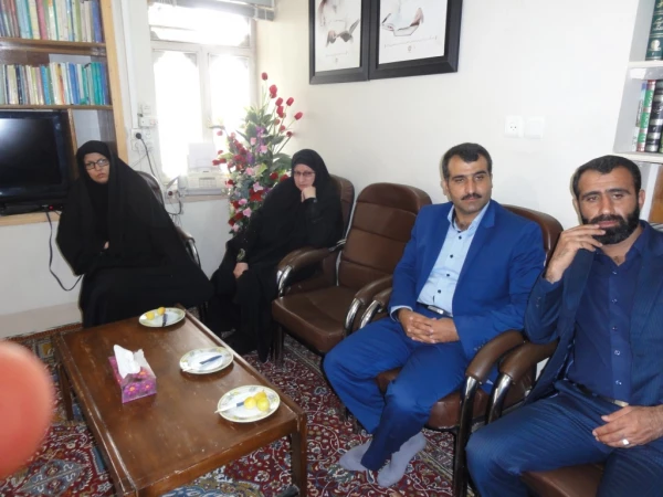 دکتر مهرمحمدی و مسئولان دانشگاه فرهنگیان استان به دیدار نماینده مقام معظم رهبری در استان رفتند.