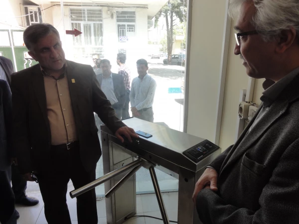 با حضور دکتر قنبری گیت تردد پردیس شهید ایزدپناه افتتاح شد