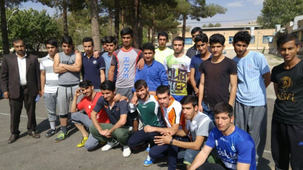 برگزاری مسابقه دو میدانی به مناسبت هفته بهداشت وروان