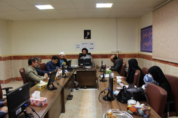 نشست هم اندیشی اساتید گروه معارف با مسئولان نهاد رهبری