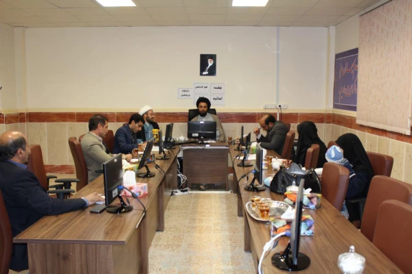 نشست هم اندیشی اساتید گروه معارف با مسئولان نهاد رهبری