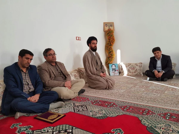 دیدار مدیریت امور پردیس های دانشگاه فرهنگیان استان از خانواده شهید سید فایز نظری