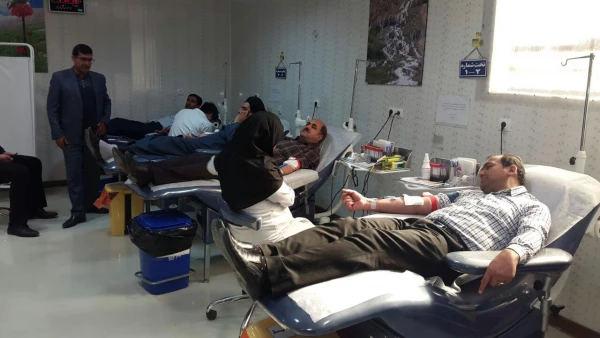اهدای خون اعضای کانون سلامت و طب سنتی پردیس شهید ایزدپناه