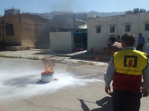 برگزاری دوره آتش نشانی در دانشگاه فرهنگیان 14