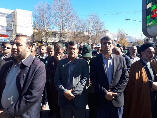 شرکت جمعی از کارکنان پردیس شهید ایزد پناه یاسوج در مراسم تشییع پیکر مطهر شهید مدافع وطن 4