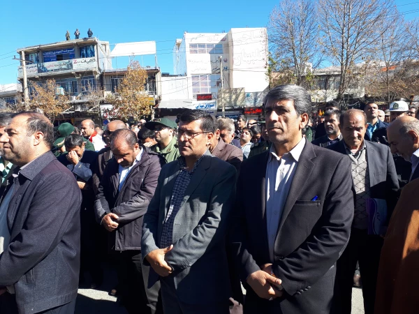 شرکت جمعی از کارکنان پردیس شهید ایزد پناه یاسوج در مراسم تشییع پیکر مطهر شهید مدافع وطن 5