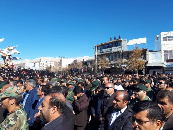 شرکت جمعی از کارکنان پردیس شهید ایزد پناه یاسوج در مراسم تشییع پیکر مطهر شهید مدافع وطن 6