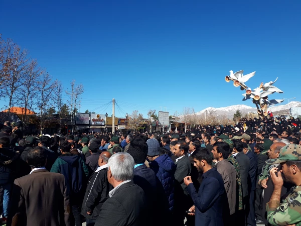 شرکت جمعی از کارکنان پردیس شهید ایزد پناه یاسوج در مراسم تشییع پیکر مطهر شهید مدافع وطن 8