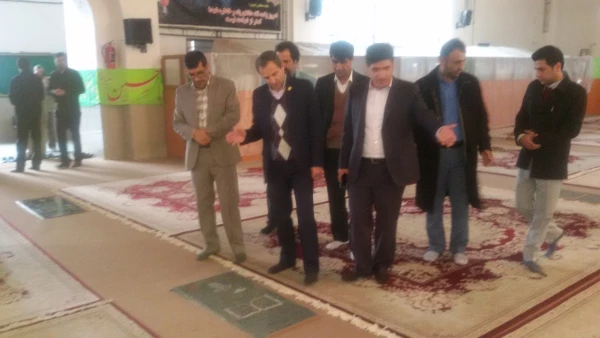 دکتر طاهر نیا معاون محترم توسعه پژوهش دانشگاه فرهنگیان کشور در سفر به یاسوج، گلزار شهدای یاسوج را زیارت کرد. 2