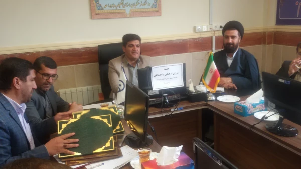 تجلیل از اساتید و کارکنان شاهد و ایثارگر دانشگاه فرهنگیان استان 2