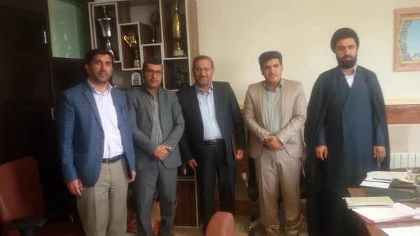 تجلیل از اساتید و کارکنان شاهد و ایثارگر دانشگاه فرهنگیان استان 6