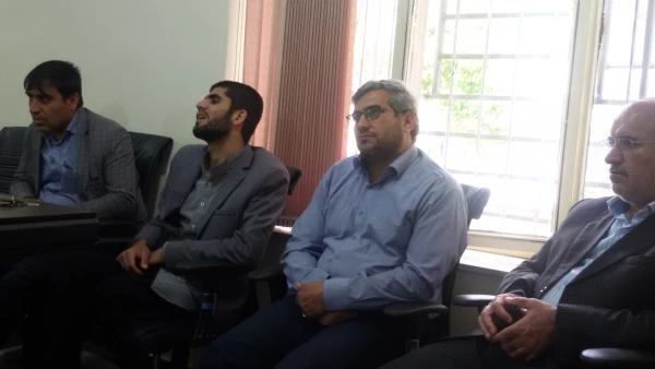 با حضور حجه الاسلام والمسلمین صادقی برگزار شد.
جلسات فرهنگی- مذهبی به مناسبت ماه مبارک رمضان 4