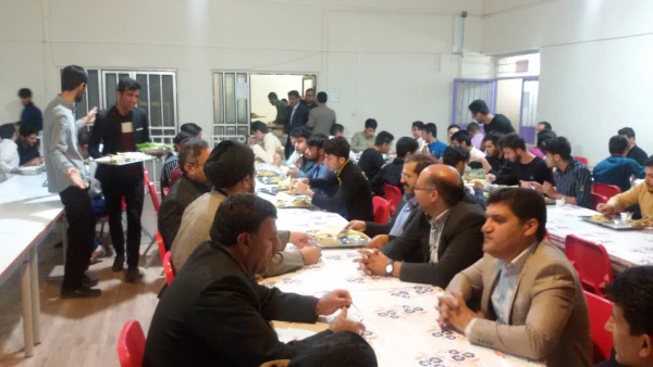 در راستای اجرای بخشنامه دانشگاه فرهنگیان انجام شد:

صرف افطاری اعضای شورای مدیران دانشگاه فرهنگیان استان کهگیلویه و بویراحمد به همراه دانشجویان 6