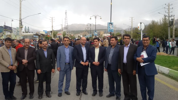  همزمان با سراسر کشور انجام شد:

حضور دانشجویان، اساتید و کارکنان دانشگاه فرهنگیان استان در راهپیمایی با شکوه13آبان1398 2