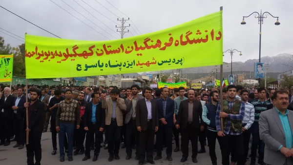  همزمان با سراسر کشور انجام شد:

حضور دانشجویان، اساتید و کارکنان دانشگاه فرهنگیان استان در راهپیمایی با شکوه13آبان1398 2