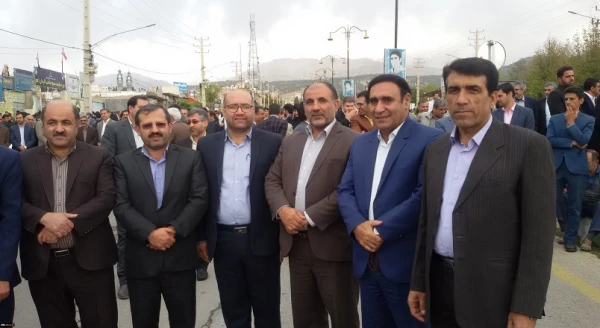  همزمان با سراسر کشور انجام شد:

حضور دانشجویان، اساتید و کارکنان دانشگاه فرهنگیان استان در راهپیمایی با شکوه13آبان1398 2