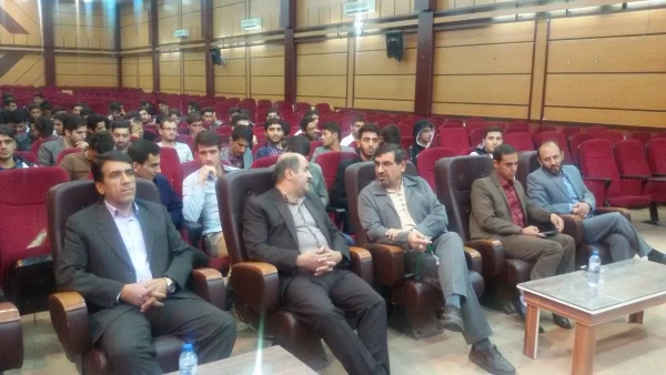 به مناسبت گرامیداشت 13آبان و به همت بسیج دانشجویی پردیس شهید ایزدپناه انجام شد:

افول آمریکا، حقیقت یا شعار؟
 2