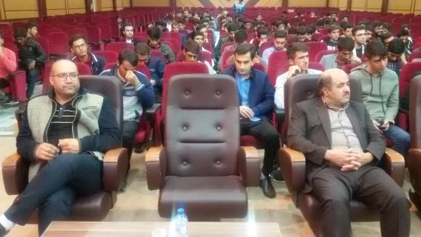 به مناسبت گرامیداشت 13آبان و به همت بسیج دانشجویی پردیس شهید ایزدپناه انجام شد:

افول آمریکا، حقیقت یا شعار؟
 2