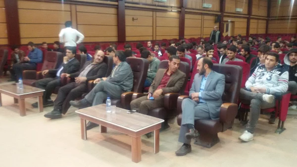 به مناسبت گرامیداشت 13آبان و به همت بسیج دانشجویی پردیس شهید ایزدپناه انجام شد:

افول آمریکا، حقیقت یا شعار؟
 2