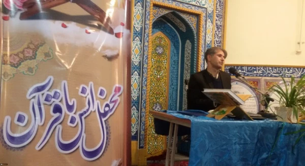 با حضور قاریان برجسته قرآنی استان در پردیس شهید ایزد پناه یاسوج بر گزار شد:
محفل انس با قرآن 2