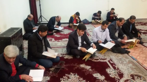 با حضور قاریان برجسته قرآنی استان در پردیس شهید ایزد پناه یاسوج بر گزار شد:
محفل انس با قرآن 2