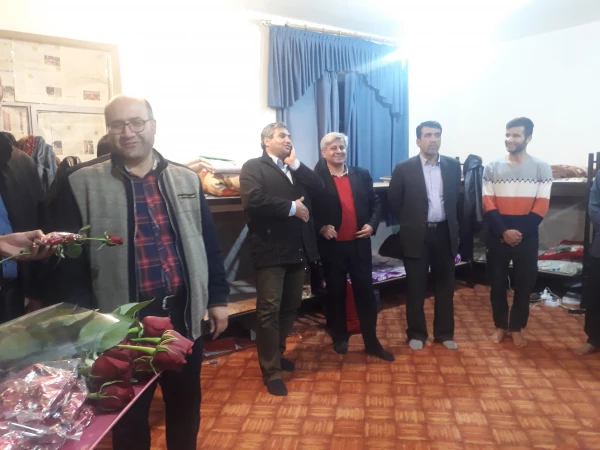 به مناسبت 16 آذر روز دانشجو انجام شد:
بازدید معاون مالی و جمعی از کارکنان پردیس شهید ایزدپناه یاسوج از سراهای دانشجویی  3