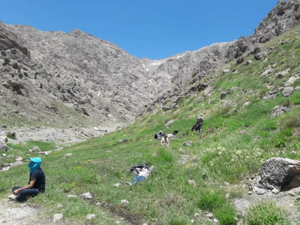 به منظور ایجادروحیه نشاط و شادابی انجام شد:
کوهپیمایی جمعی از کارکنان دانشگاه فرهنگیان استان در ارتفاعات دنا 2